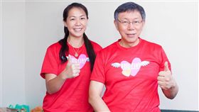 ▲台北市長柯文哲（右）與全民羽協理事長吳宜倫。（圖／全民羽協提供） 