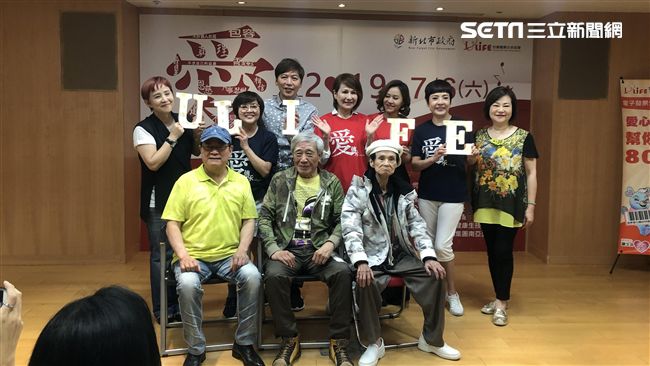滿頭白髮⋯急智歌王張帝宣布重回舞台