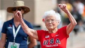 美百瑞人瑞霍金斯（Julia Hawkins）百米賽跑奪金。(圖/翻攝自USA Today)