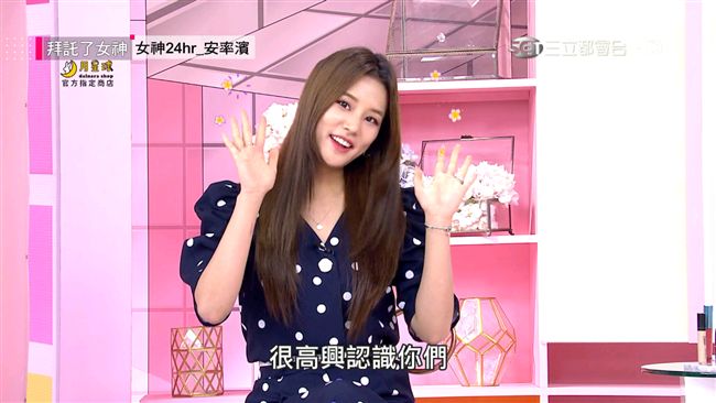 太狂！九頭身美女吃超辣乾麵面不改色