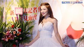 羚小鹿今天舉辦簽書見面會，現場擠滿500位粉絲。