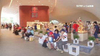 韓粉擠進歌劇院吹冷氣　民眾批觀感差