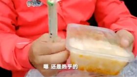 送飯,大陸,萬盛,重慶,正妹,同事,送飯,懸崖,跳崖,景區,設施　圖／翻攝自微博