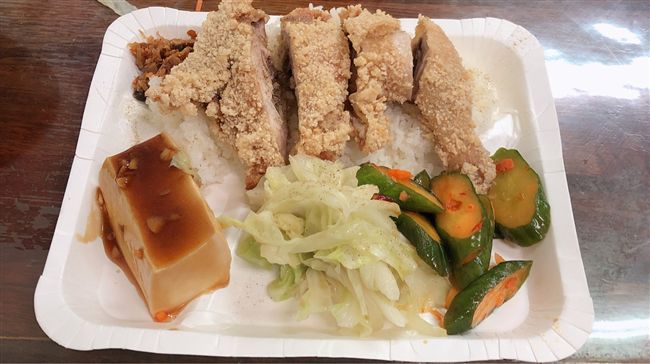 便宜不敢吃？他買50元雞腿飯引論戰