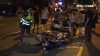 未成年少女騎車　失控撞5車釀4傷