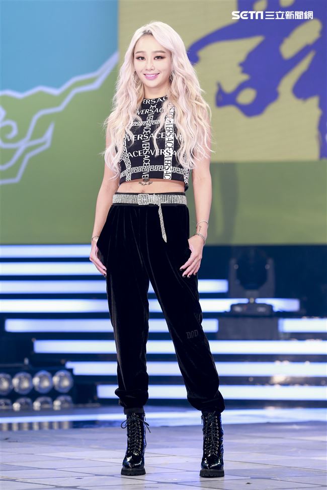 南韓女團SISTAR性感女歌手孝琳參加MTV《2019舞林爭霸大賽》擔任評審。（記者林士傑/攝影）