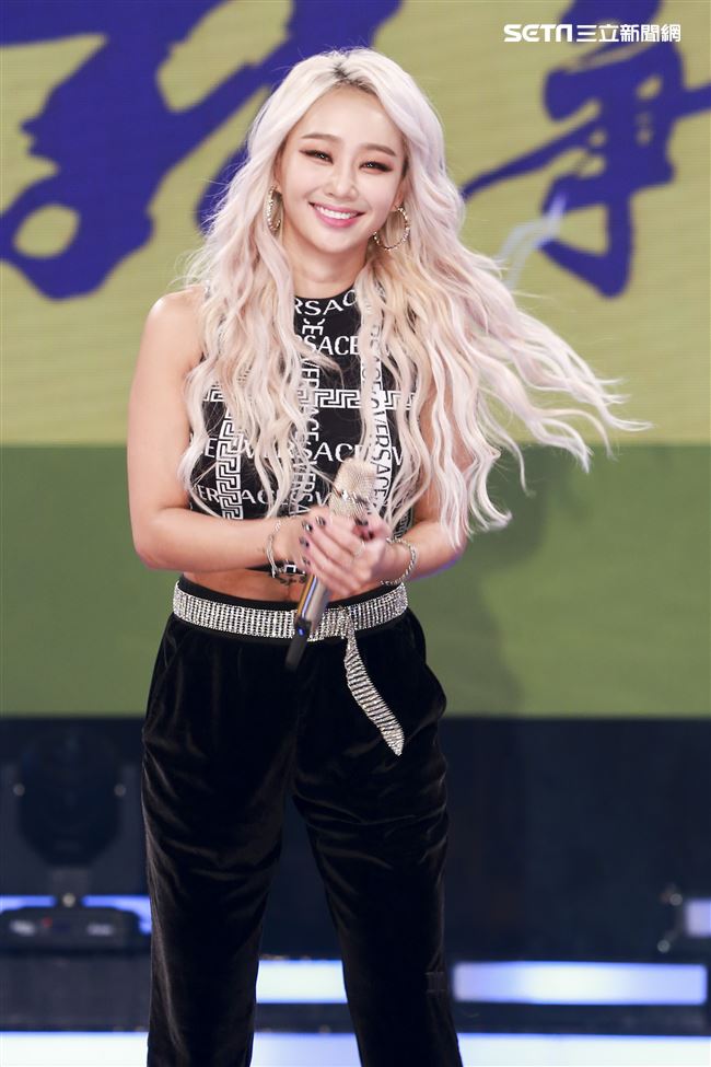 南韓女團SISTAR性感女歌手孝琳參加MTV《2019舞林爭霸大賽》擔任評審。（記者林士傑/攝影）