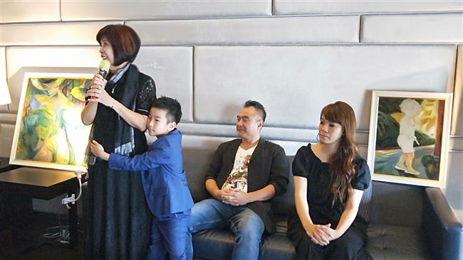 我就要你好好的 為亡夫再辦一次畫展