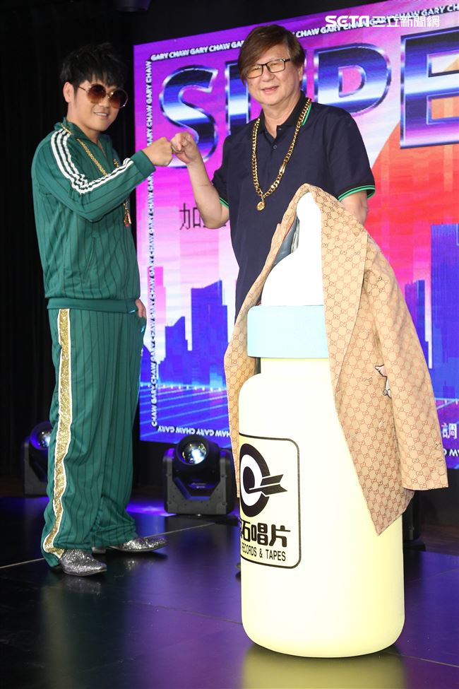 曹格以全新身分「曹小格」推出全新創作專輯「曹小格Super Junior」，滾石段鍾潭總經理現身力挺。（記者林士傑/攝影）