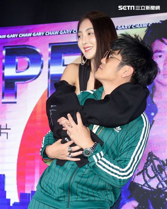 曹格以全新身分「曹小格」推出全新創作專輯「曹小格Super Junior」，太太吳速玲現身力挺大秀愛。（記者林士傑/攝影）