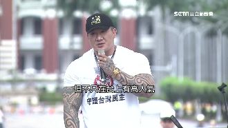 狂粉喊神秘「三公分」　館長嘴角失守