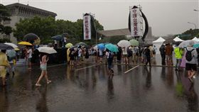 （１６：９）凱達格蘭大道現場。（圖／翻攝自PTT）