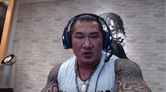 沒國旗不愛國？館長：藍營先強X它了