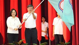 ▲總統為世大運代表團授旗。（圖／體育署提供）