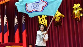 蔡英文總統24日上午出席「我國參加2019拿坡里世界大學運動會授旗典禮」。（圖／總統府提供）