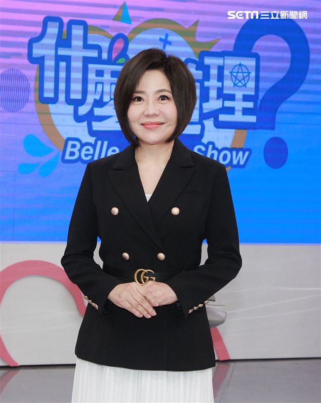 于美人進棚主持東風新節目「什麼道理」，說到浩子「陪阿翔道歉」後照上工，于美人揭這點惹心疼。（記者邱榮吉/攝影）