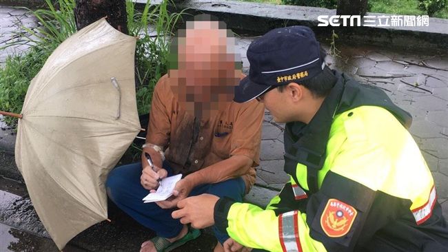 8旬爺迷途走10km　警第六感救命