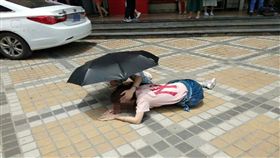 地鐵站,啞鈴,深圳,槓片　圖／翻攝陸媒