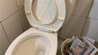 名醫廁所裝針孔　稱「拍誰踩髒馬桶」