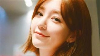 郭雪芙趴床甜唱抖音神曲　7萬網暈了