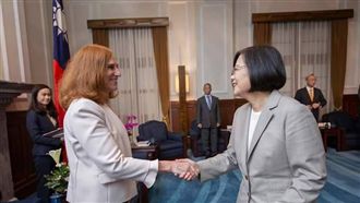 蔡英文辣問關鍵字 網友留言讚爆力挺