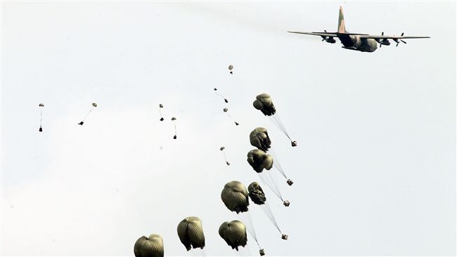 快訊／國軍兩傘兵　跳傘碰撞直落墜地