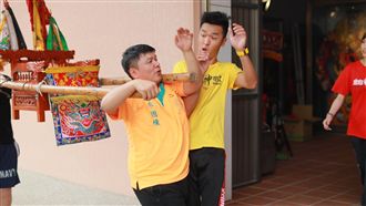 神農巡田水！ 犁田插拐樣樣來