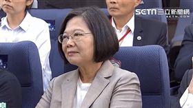 蔡英文總統25日下午赴新竹太空中心觀看福衛七號發射直播。