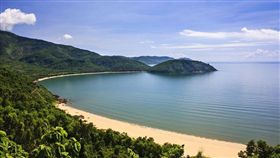 圖1(S)-shutterstock_146383268(Nam Chon bay, Hai Van pass, Da Nang, Vietnam).jpg