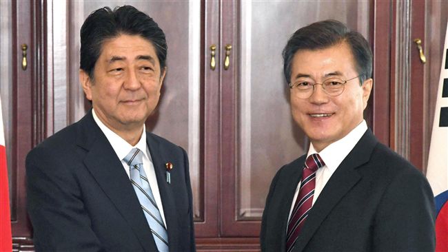 跟安倍互動僅8秒　文在寅結束日行程