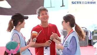 機長上台「反罷工」　工會錯愕急搶麥