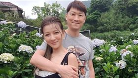 藝人侯昌明跟老婆曾雅蘭/臉書