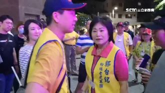 疑發傳單短兵相接 場外韓粉郭粉互嗆