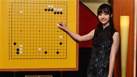 圍棋女神黑嘉嘉赴日上NHK直播節目擔任「講棋人」。（圖／種子音樂提供）