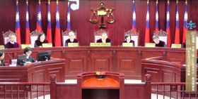 公教年改，憲法法庭，辯論，大法官，釋憲。翻攝司法院直播官網