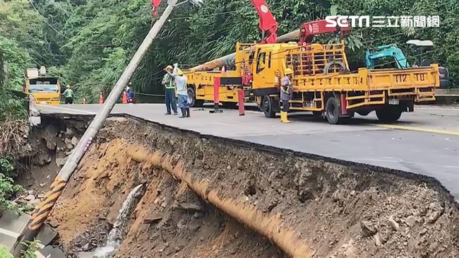 北埔冷泉上方路段　道路崩塌封閉搶修