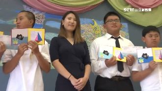 相機牽緣分　女大生驚喜現身學生畢典