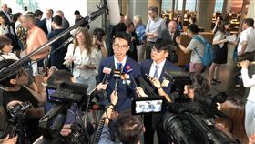 黃台仰和李東昇德國國會演講黃台仰（左）和李東昇（右）4日在德國國會演講，吸引大批香港記者採訪。中央社記者林育立柏林攝  108年6月5日