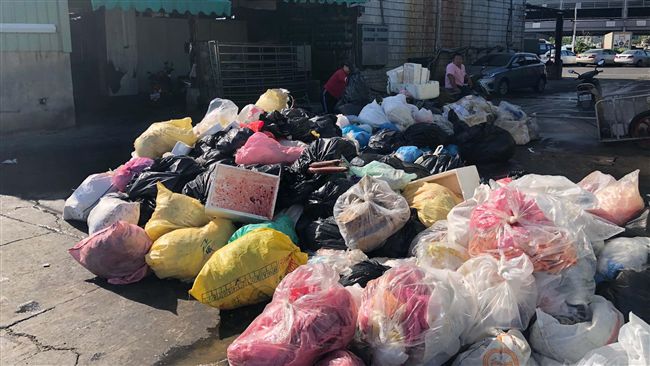 屏漁港垃圾惡臭飄散　縣府籲全民監督