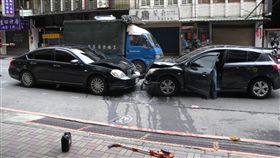 新北市,泰山,撿手機,車禍,