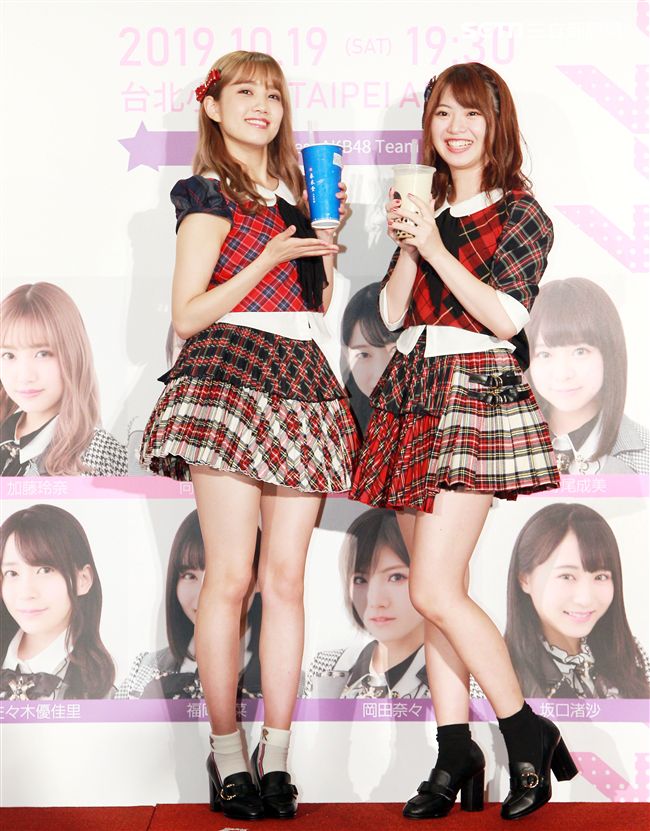 AKB48成員加藤玲奈、馬嘉伶特別來台宣布10月台北小巨蛋初登場。（記者邱榮吉/攝影）