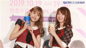 「AKB48」台灣成員馬嘉伶與日本人氣團員加藤玲奈。（圖／記者邱榮吉攝影）