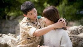 16:9
宋仲基,宋慧喬／微博