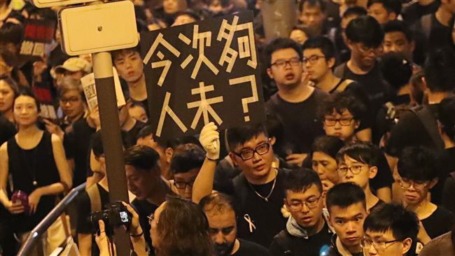 示威者圍堵港警總部　警凌晨驅散清場