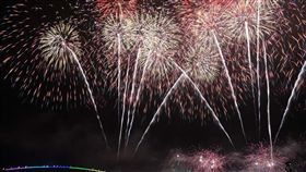 澎湖海上花火節壓軸長達2個多月的國際海上花火節，自4月18日起至6月27日止，共計施放22場次，其中包括母親節加演，創造超過20萬人次的旅遊人潮來欣賞花火，今晚將劃下完美句點。（資料照片）中央社  108年6月27日