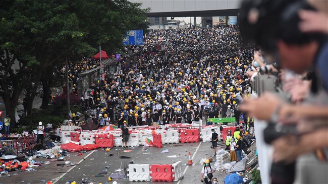 港人向律政司長抗議　要求撤暴動指控