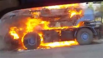 千萬吊車燒光…業者嗆員工：怎沒燒死