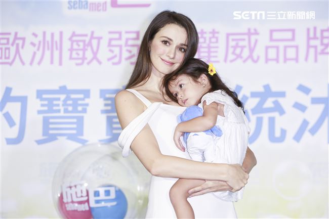 瑞莎與女兒Nika出席抗敏感沐浴乳品牌代言活動。（記者林士傑/攝影）