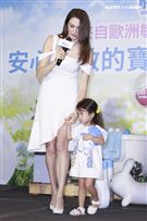 瑞莎與女兒Nika出席抗敏感沐浴乳品牌代言活動。（記者林士傑/攝影）