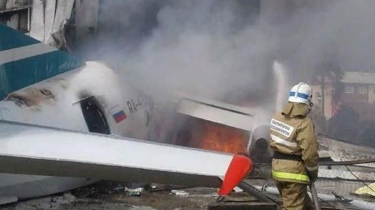 俄羅斯客機緊急迫降　造成2死7傷